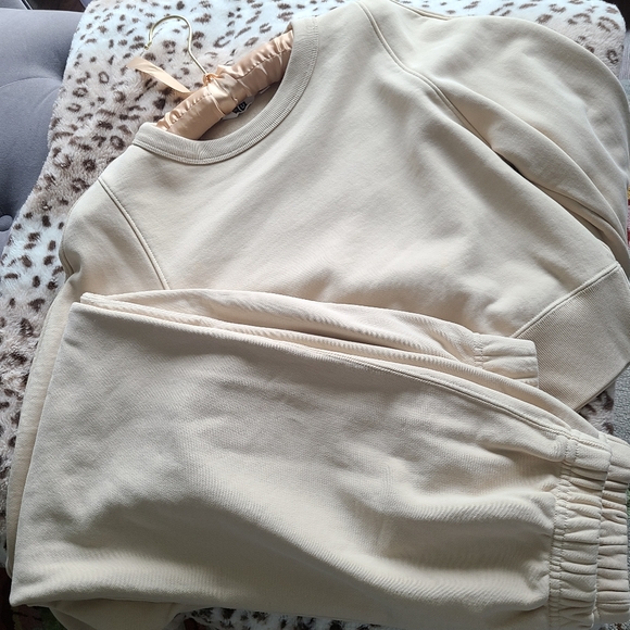 Uniqlo U sweatshirt set - Picture 2 of 5